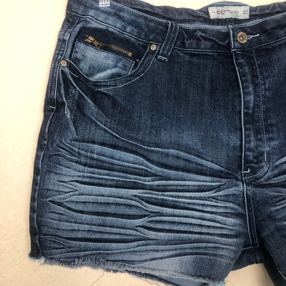 Lolo distressed shorts with zipper pocket - Picture 2 of 6